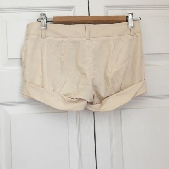 Short shorts - Picture 2 of 4